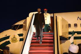 theleadnewsng's tweet photo. I knelt to beg Akande to accept Buhari as flagbearer - Dasuki
http://t.co/N1D03NNjfR
@APCNigeria @Gidi_Traffic http://t.co/QIf2d1kORn