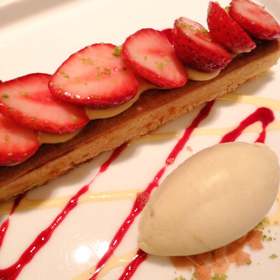 リリー ママと銀座でお茶 デイビッドマイヤーズいこうとしたら混んでたからケイズに来た ピスタチオ大好き Http T Co Kptbsfparr