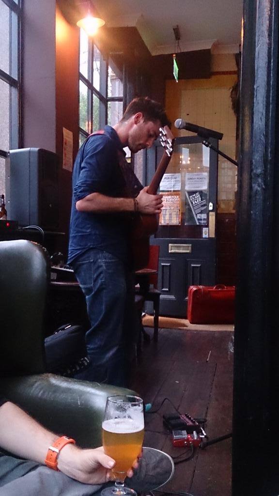 Last Tuesday <a href="/Bedford_Tavern/">The Bedford Tavern</a> #inthezone loop delay post-coustic #livemusic