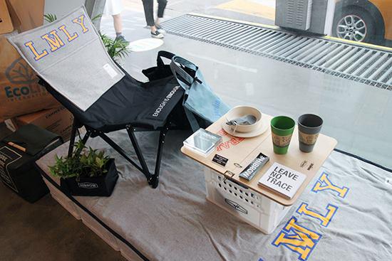 READY. PICNIC. GO! 하이브로우!
화이트 버전의 밀크박스를 더불어 PARK 시리즈의 캔버스백, 의자 및 테이블 상판 등등.
처음 선보이는 비치타올까지~이건 사야해
전시기간 : 07.13~07.26