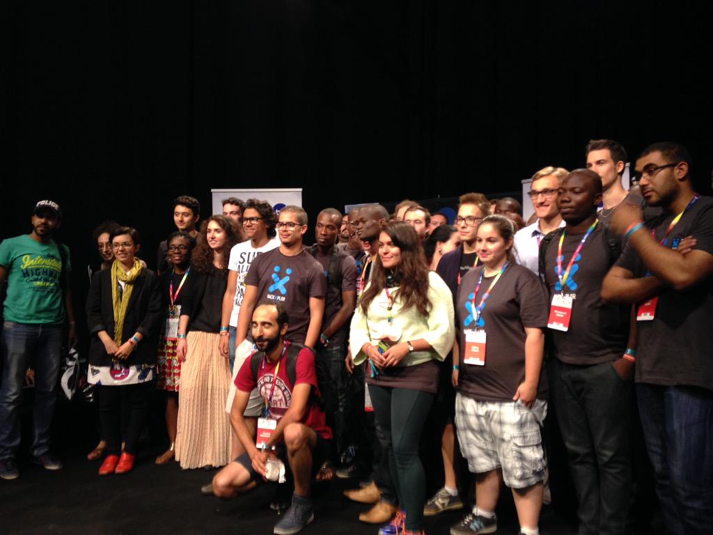 hzemmour's tweet photo. Ils ont peu dormi pendant 48h, bravo à tous les jeunes francophones du #hackaton #hackXplor 2015 #fmlf2015 #TV5MONDE http://t.co/65G4FhirR5