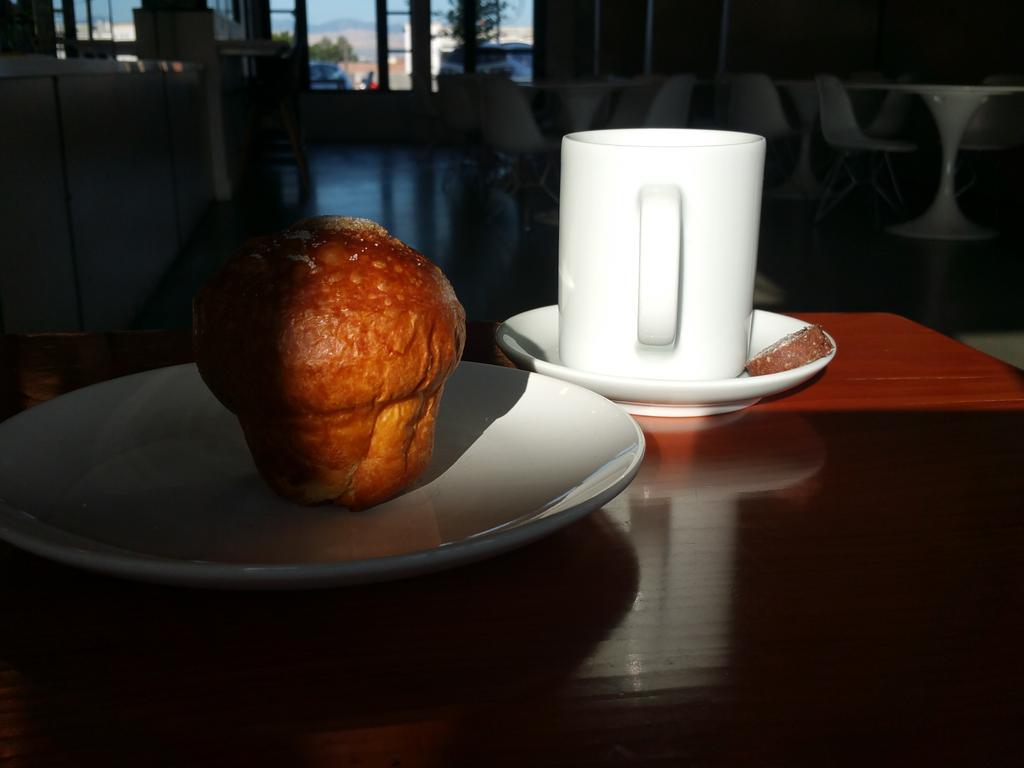 RobyAsksWhy's tweet photo. Brioche and coffee. 3cups http://t.co/FIWv3nLyUC