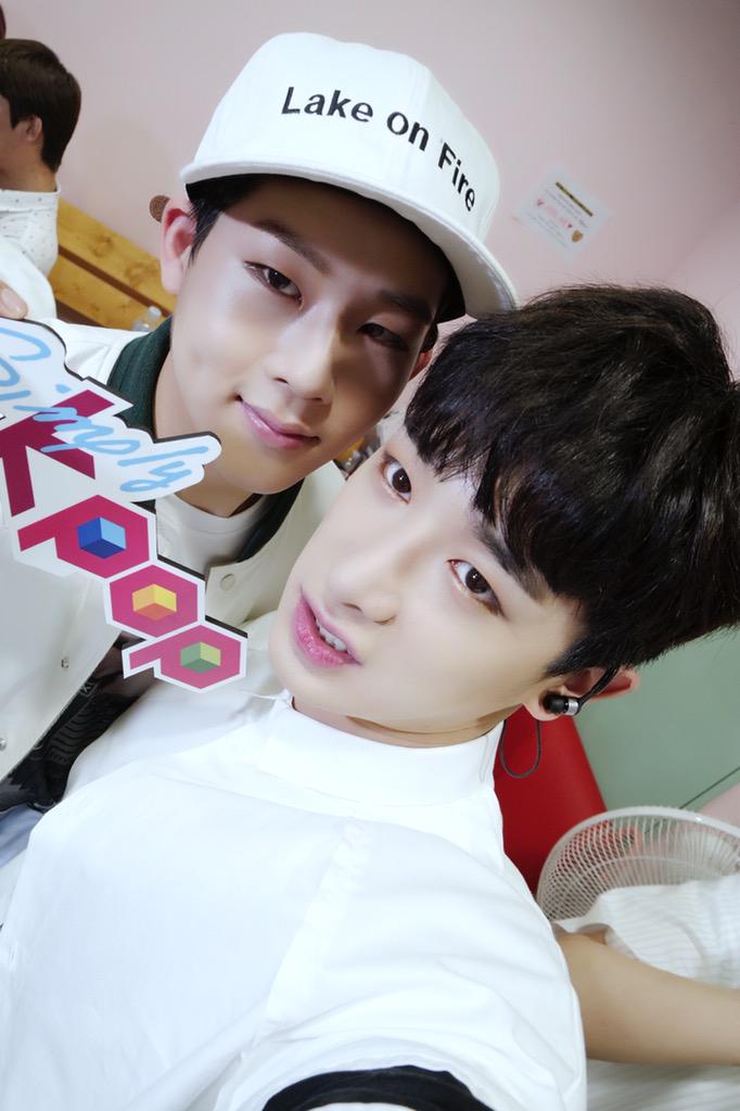 _Simplykpop's tweet photo. #몬스타엑스 의 두 번째 고백❤️  #솔직히말할까 무대에서 잔망열매 &amp; 귀욤열매 백개 먹은 이 훈남들의 무대는 금요일 오전 9시에 볼 수 있으니 놓치지 마세요!! http://t.co/jodtDkd180