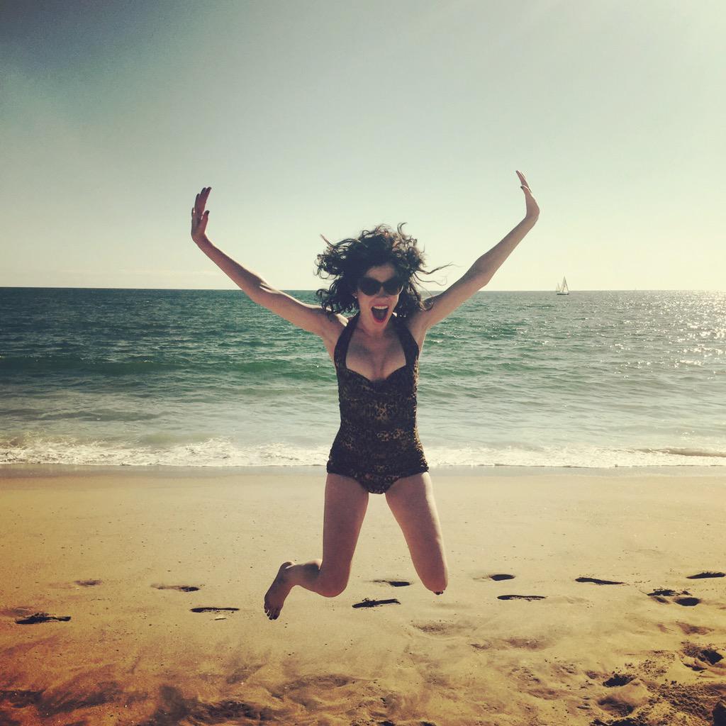 KristenMinsky's tweet photo. Missing #LA and @GlamazonTour today 💛 http://t.co/EhSUZ9YVhW