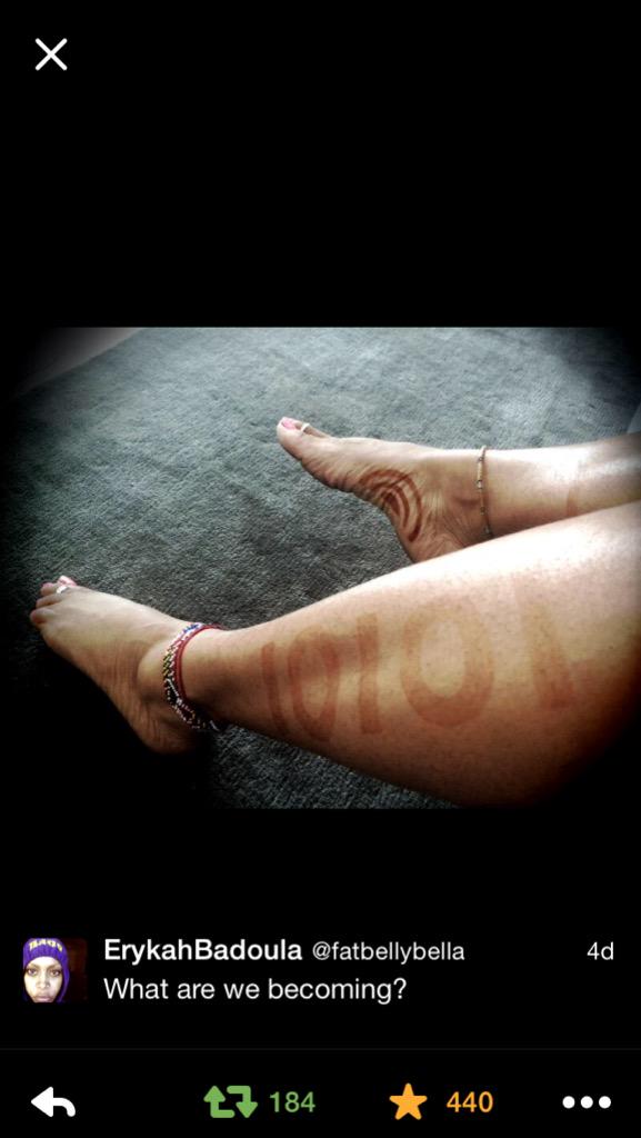 rach_izayboo's tweet image. When you realize you and your long lost mother @fatbellybella are wearing the same ankle bracelet #OneInTheSame 🌚