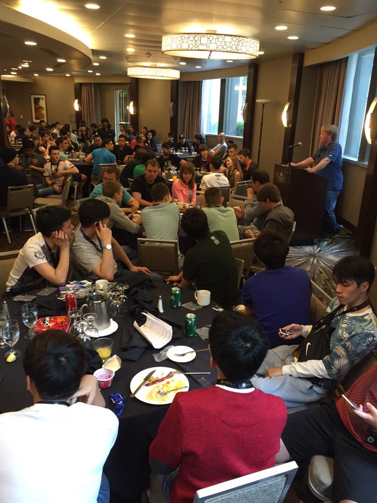 CKm8SmBUcAA4LCg.jpg:large