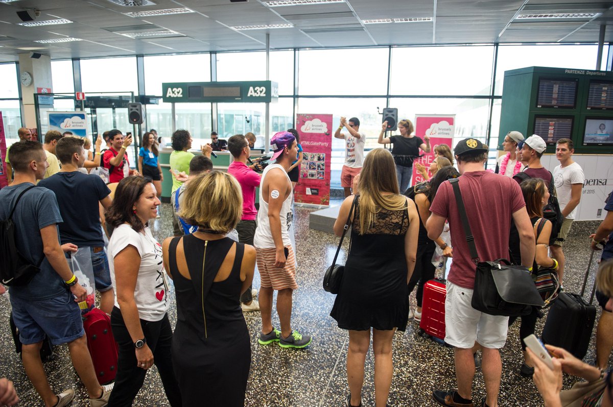 MiAirports's tweet photo. Guarda tutte le foto del #TMLgateparty di @FlyingBrussels a #Malpensa su http://t.co/maCjUpHr0O @tomorrowland http://t.co/faj5gmOoUW