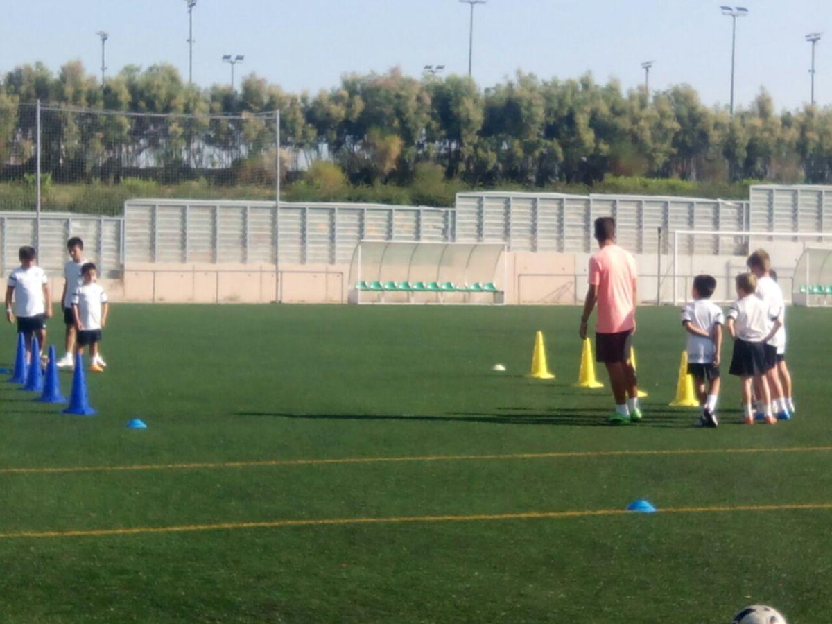 CampusAMartinez's tweet photo. Entrenamiento y diversión a partes iguales. ¡Que grandes estos cracks! http://t.co/l1W6P6FobE