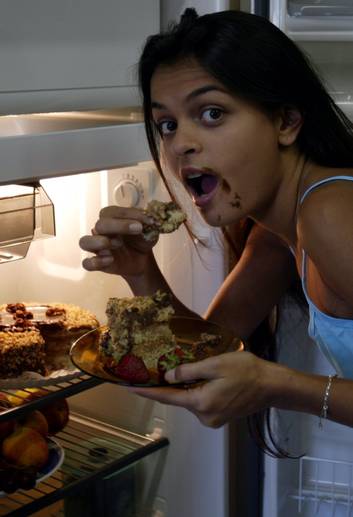 JornalOGlobo's tweet photo. Saiba como driblar a gula à noite ou de madrugada. http://t.co/Sp2wQJPqHF http://t.co/jtYpYuKIdb