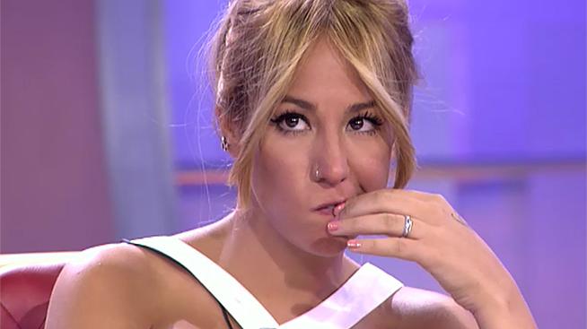 myh_tv's tweet photo. A @patricia_steisy no le hace ninguna gracia que @anaisuky2 ve a @akadosel antes que ella #TronoChicas http://t.co/6px7osMLHF