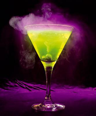 Maak met de fluoriserende kleurstrof "Illuzoon" van je #cocktail een echte eyecatcher! finefoods-online.com/nl/illuzoon-fl…