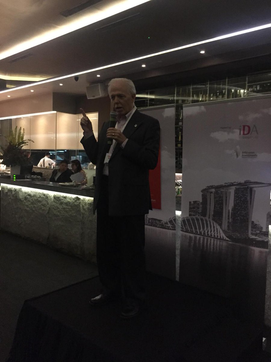 Fiona_MIT's tweet image. SUTD president/MIT prof Magnanti speaking at #mitreap #IDA reception with @sstern_mit @BillAulet @Phil_Budden