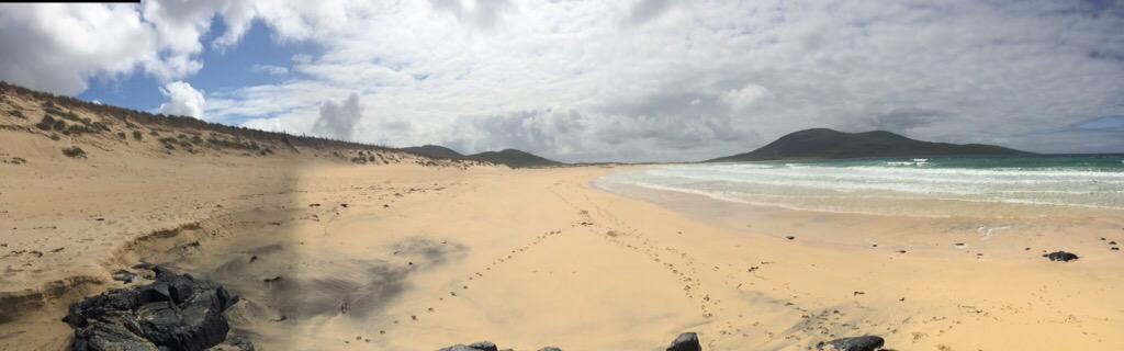 ConnieEMcgregor's tweet photo. @eliharris mum &amp; dad took me to the beach &amp; said from here it is next stop Canada? Is that where you are? http://t.co/KI2VBy04i6