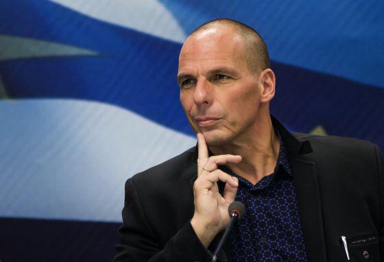 lavukusic's tweet photo. Muy fan de #Varoufakis . 1 voto a favor de su cambio de nombre por #Varoufucker ! http://t.co/BYtyQbkyiy