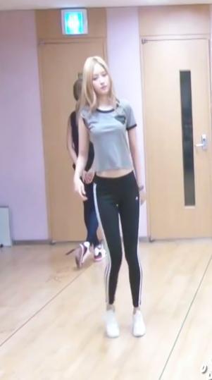 EverythingApink's tweet photo. 명불허전 손나은 레깅스 @Apinksne http://t.co/dZF9DBcc46