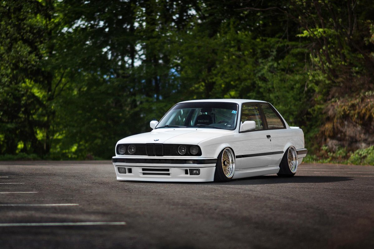 DrivingHaard's tweet photo. Sencillo y limpio, pero a la vez muy armado este E30. http://t.co/S74W0oNZ4V