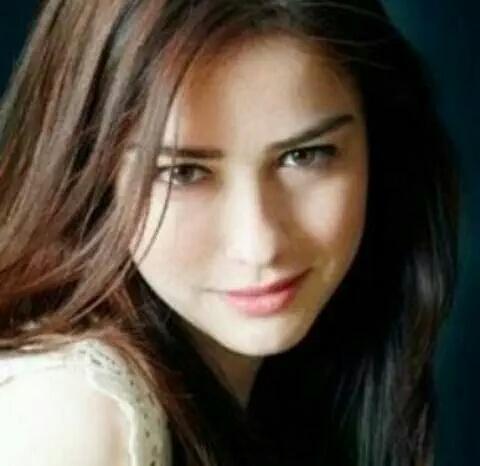 CDMCTTV's tweet photo. Ozge Gurel wanita cantik pemain #CintaDiMusimCherry berperan sebagai Oyku. @TRANSTV_CORP @BI_TransTV http://t.co/BFucuhvueY