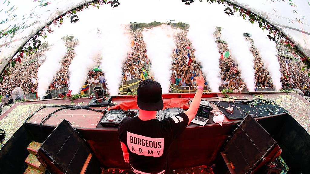BorgeousMusic's tweet photo. Off to Tomorrowland!! ✈️ http://t.co/fh0rNnzXd0