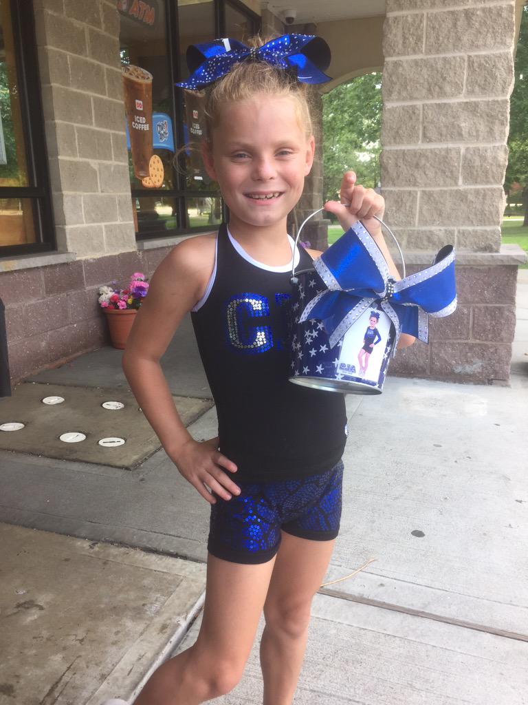 CjaToriasmom's tweet photo. She's my worker Bee #cja #cja16 http://t.co/u9vUX7fHMV