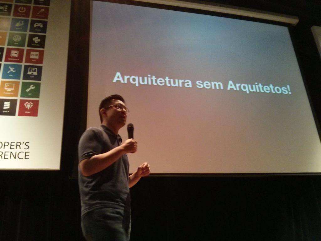 brjavaman's tweet image. &quot;Equipes menores, independentes: arquitetura eh emergente e não definida!&quot; @yanaga #TDCOnline
thedevelopersconference.com.br/tdc/2015/saopa…