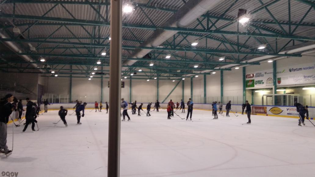 TuroTeittinen's tweet photo. Onneksi jossain on jäätä tarjolla. #jypB kiittää! #peurunka http://t.co/tNpijDQ0Zh