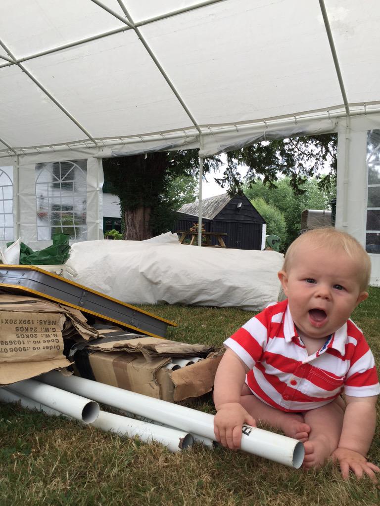 reggie_a_fowler's tweet photo. Thought I'd give Lisa and Ian a helping hand putting up the marquee for their wedding this weekend! @theredlionoxon http://t.co/mapl12OlOQ