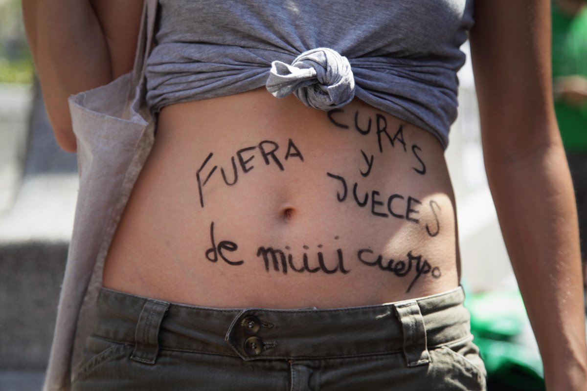 ecorepublicano's tweet photo. Fuera curas y jueces de mi cuerpo. #MUJERLIBRE http://t.co/aL8d9TiEX8