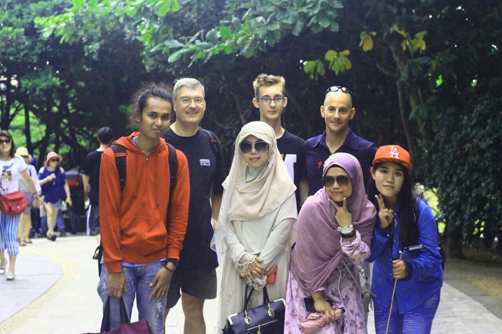 MutiaIndah17's tweet photo. Indahnyanya wakru tuuuu 

Bhagianya saat bersma sma http://t.co/j0LXKkFv8T