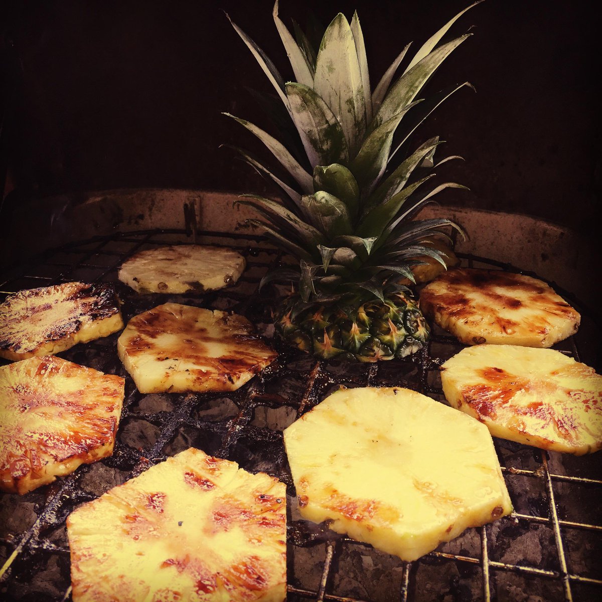 fcaseyf's tweet image. Grilled 80lbs of candi sugar dredged pineapples last week for a new collab with @CigarCityCider.