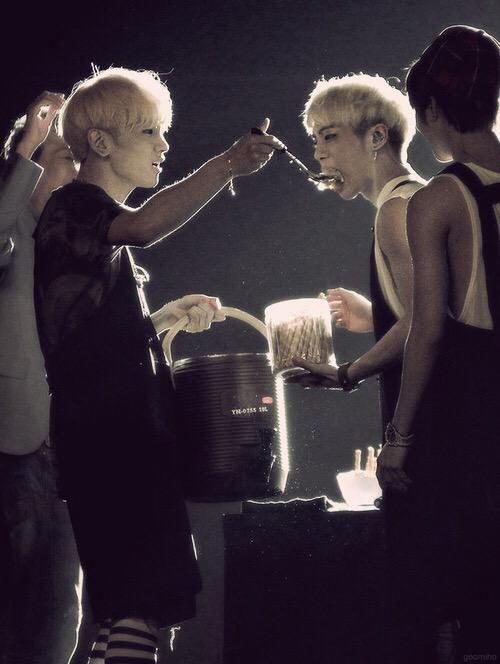 JongKeyAR's tweet photo. Pic - #JongKeyDay #JongKey #JongKeyAnniversary http://t.co/lrbAZHyqdK