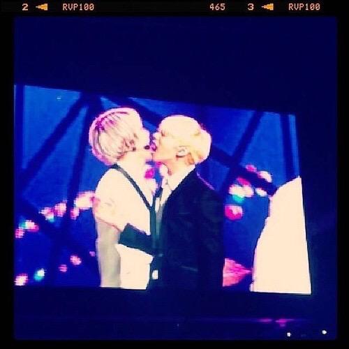 JongKeyAR's tweet photo. Pic - #JongKeyDay #JongKey #JongKeyAnniversary http://t.co/4UptEFk4Lg
