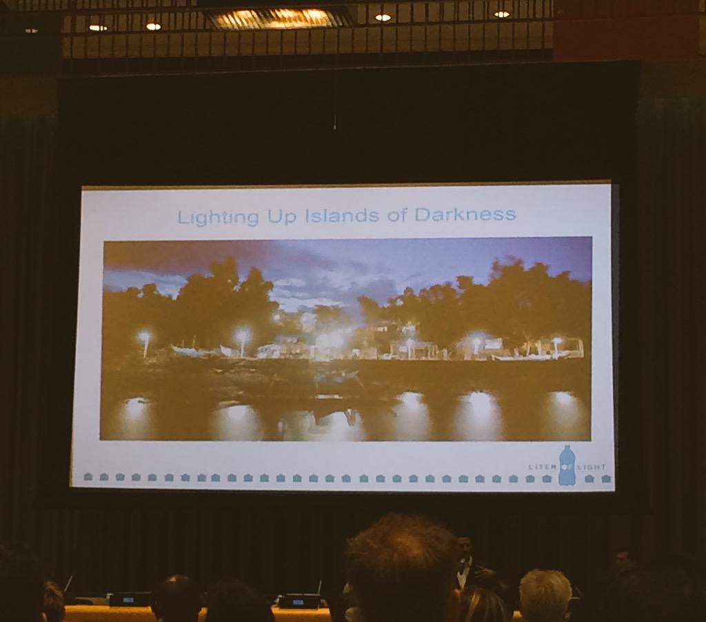 theNEXUSsummit's tweet image. ~55 watts of light from sunlight refraction through one plastic bottle. Brilliant. @literoflight #WeAreNexus