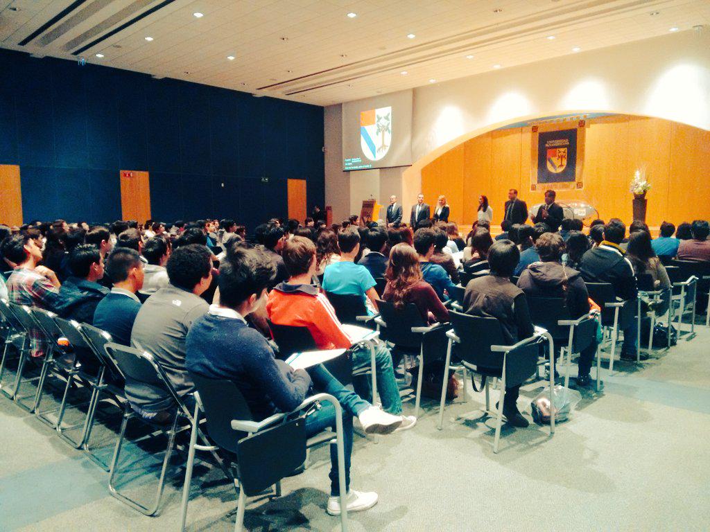 Así se ve el curso de inducción en el auditorio. ¡Mucho éxito a los alumnos de nuevo ingreso!