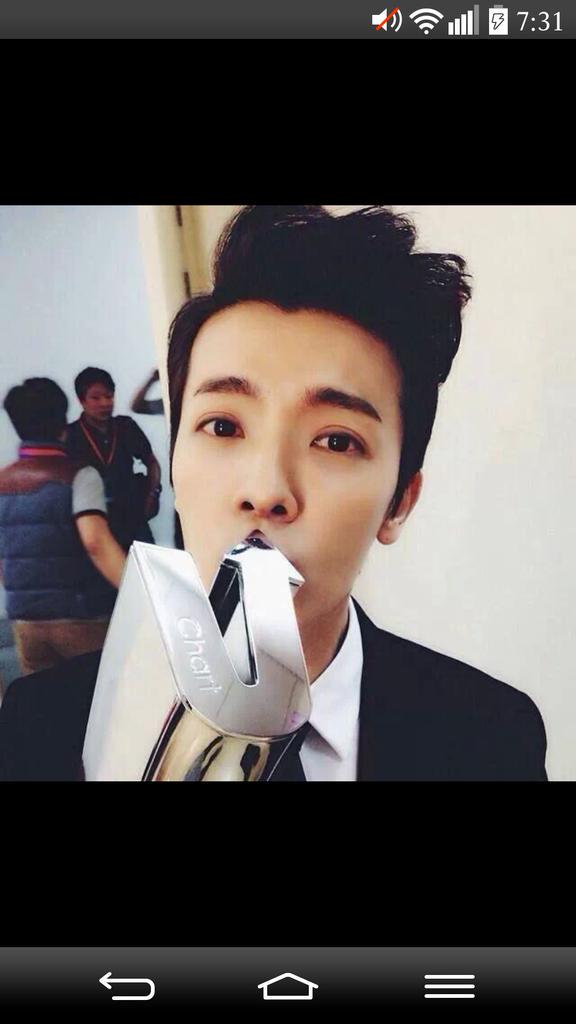 SHYJ702's tweet photo. My #TeenChoice for #ChoiceInternationalArtist is #SuperJunior! http://t.co/HjUcBtevaX