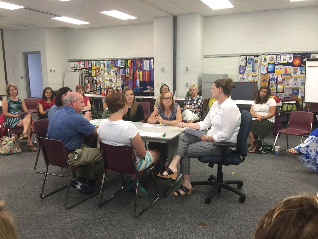 jbrown0503's tweet photo. 'Fishbowls &amp; Socratic Circles: Diving Into Student-Led Discussion' 6-12 session #studentvoice @vhcschools http://t.co/tccYa4uXdG