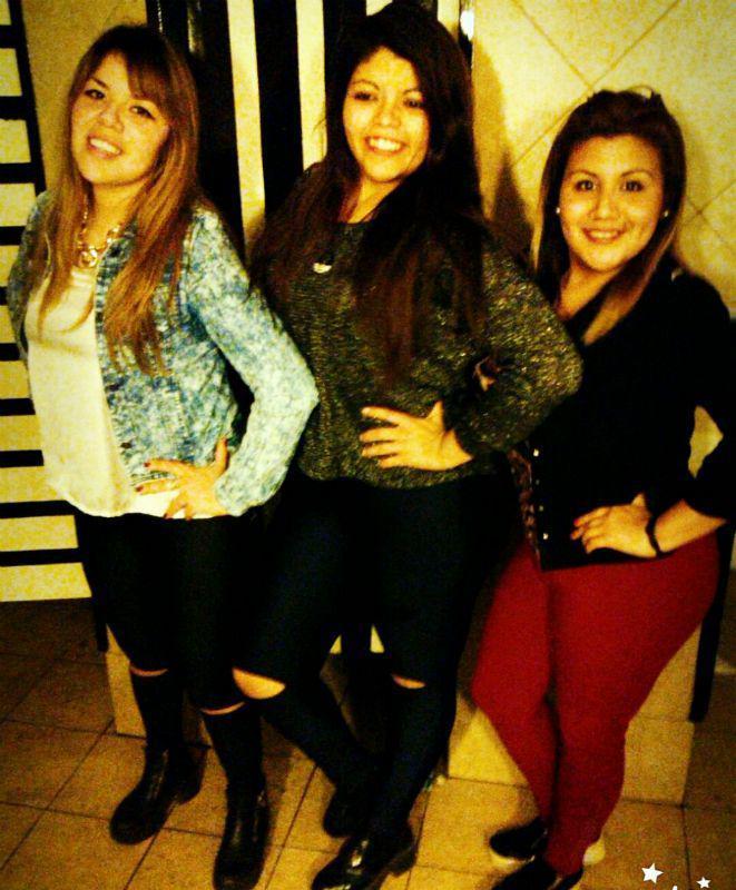 KaareenSegundo's tweet photo. tipo salimos a tomar algo tranqui y volvemos a las 9 am jajaja estas son mis amigas las amo♥ http://t.co/cmsZQ5YBn5
