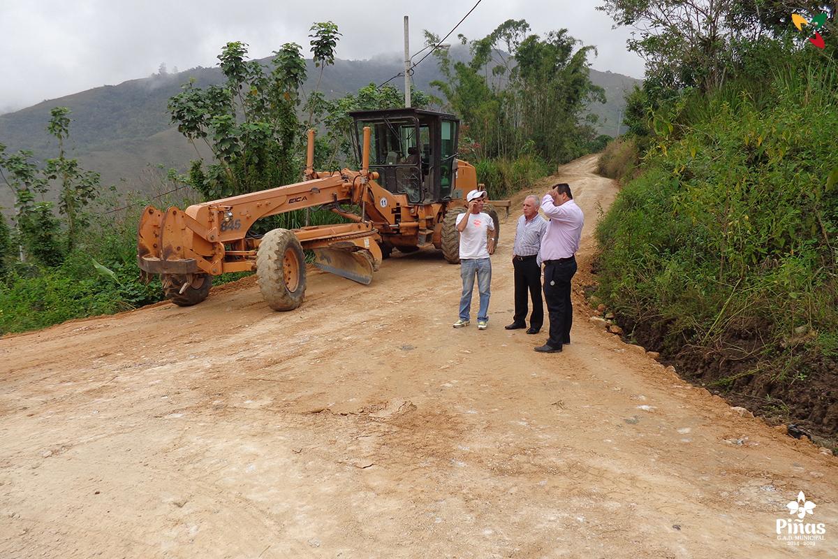 municipiopinas's tweet photo. Trabajos mejoramiento Cdla. Nuevo Amanecer @JaimeGrandaR inspeccionó trabajos constatando la celeridad de los mismos http://t.co/RRO6OHuxqj