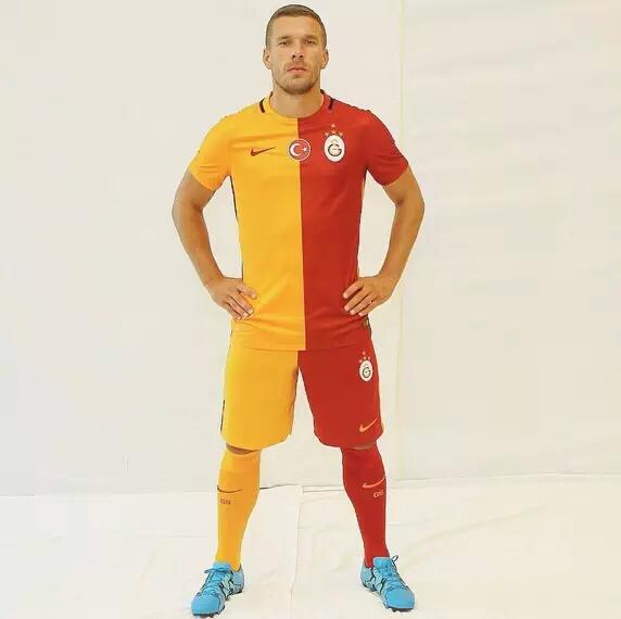 Ricardo Torres on Twitter: "Nuevo uniforme Galatasaray. /