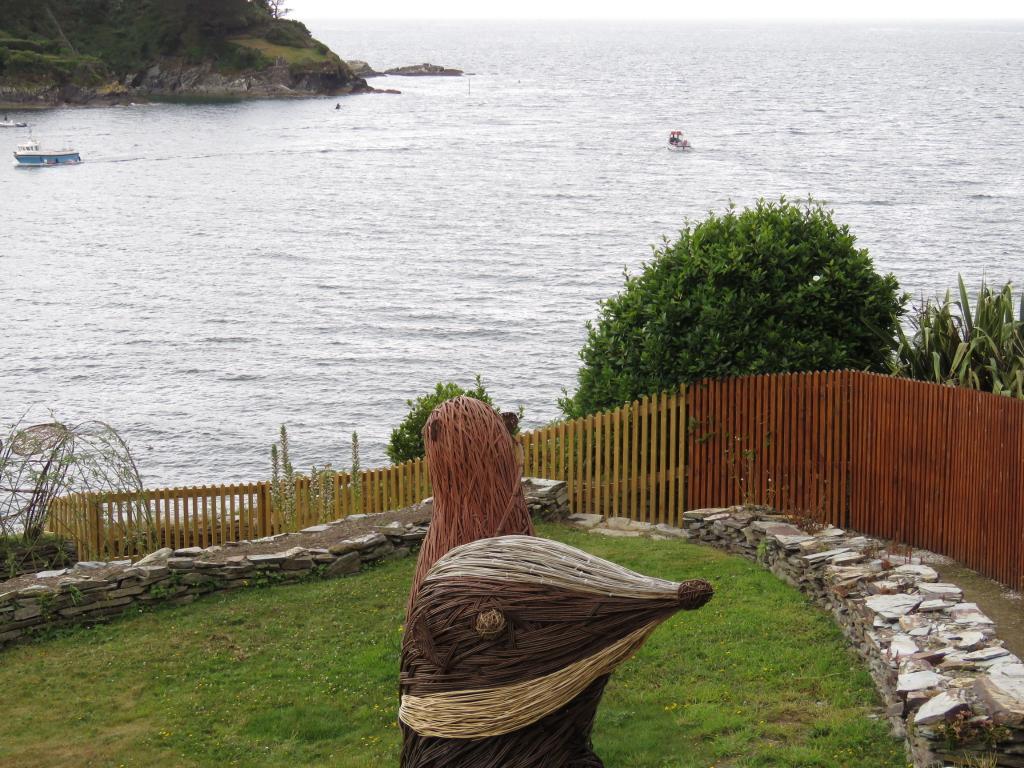 foweyboathire's tweet photo. there is nothing absolutely nothing half so much worth doing as simply messing about in boats @thefoweyhotel #loveit http://t.co/a5bes7XE4u