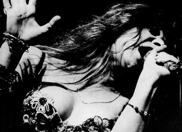 franceculture's tweet photo. De Janis Joplin à Amy Winehouse comment se fabriquent les icônes, dieux vivants médiatiques? http://t.co/ctVi36rc5b http://t.co/hHllRsB65s
