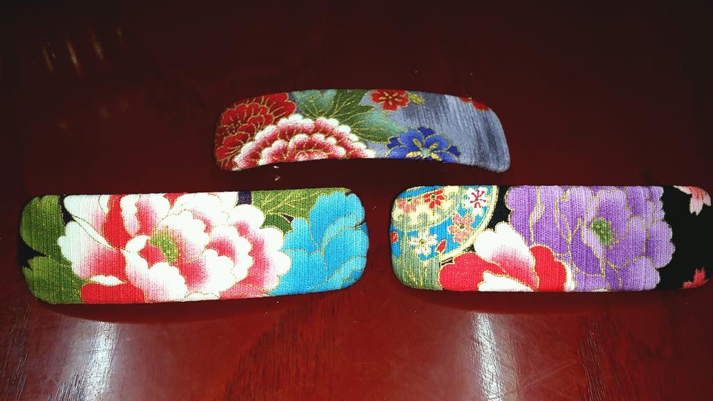 북팔에 나가는 헤어핀입니다*-*
가격은 개당 8000원이며
자동핀의 길이는 85mm입니다!
<a href="/hong_bo_bot_/">[관글확인💝]수공예홍보봇</a> <a href="/J_3099/">수공예 RT봇</a>