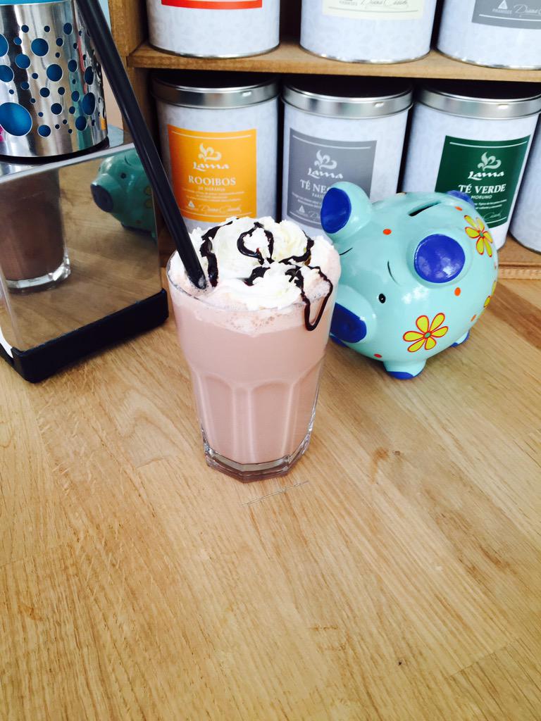 johns_bakery's tweet photo. Nuevo batido de chocolate y avellana!! RIQUÍSIMO!! #cioccolato #Nocciola #piemonte #summer #refreshing #milkshake http://t.co/MA7ZSC2DBW