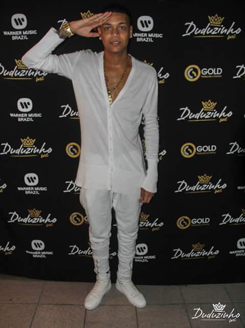 leleearaujo's tweet photo. ' Naa Alegriiaa Oou Na Tristezaa Euu Vou Te Amaar 🎶😍💝💘😘❤💛💋
#AmoorMaior 
@Duduzinhomc http://t.co/BTdV5SUs53