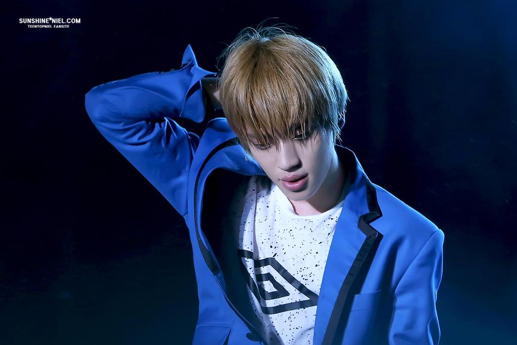 TeenTopSG's tweet photo. [PREV] 150723 Lotte Lovely Young Con #NIEL http://t.co/nAuTWVGDxU (cr:sunshineda_niel)
