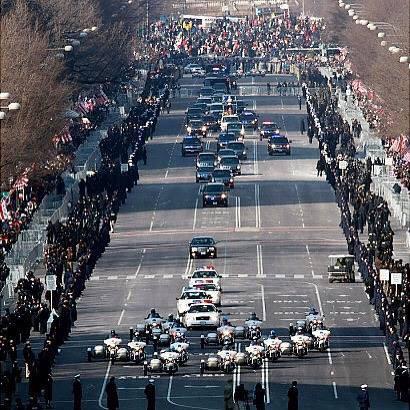 #SomeoneTellCNN if your country is a Cool bed of Peace - Why is it necessary to guard <a href="/POTUS/">President Donald J. Trump</a> this way in your streets