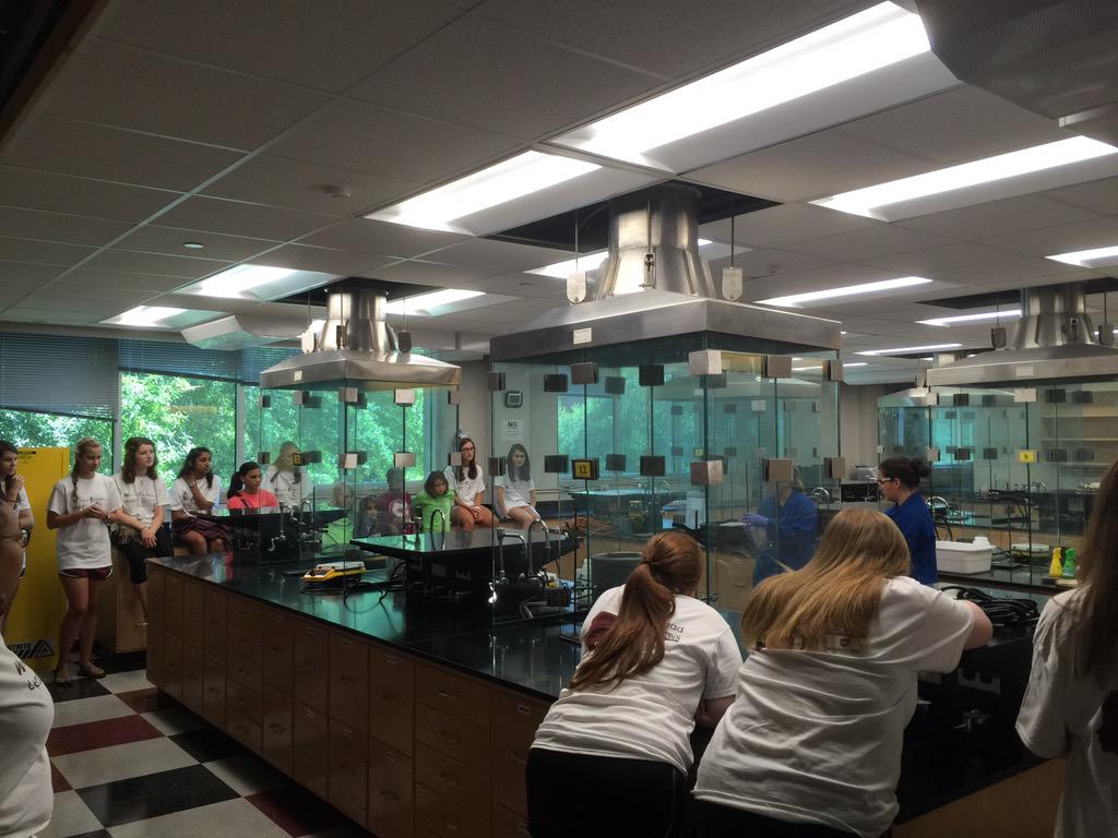 MSU_WELead's tweet photo. Having fun this morning learning about chemistry and #WomenInSTEM from grad students Christina and Kayla @msstate http://t.co/mJX4vgnHS6