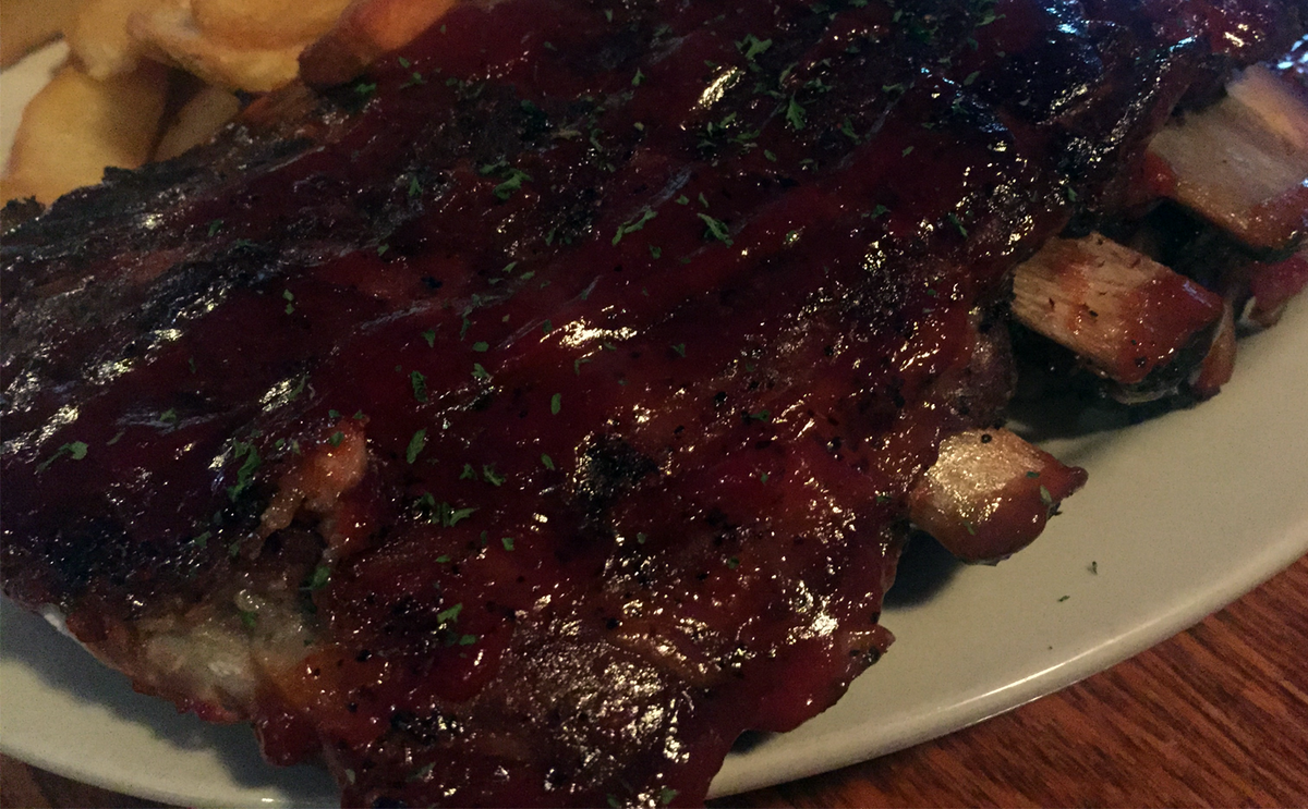 Bullfrogs_Bar's tweet photo. Male Bullfrogs will aggressively guard their land. We're sure you'll aggressively guard our delicious BBQ ribs. 🐸 http://t.co/pyMX5Gs2qe