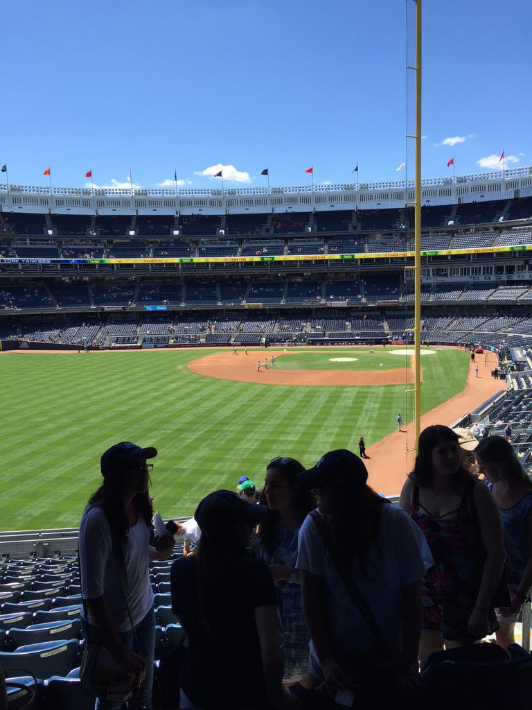eeeelexa's tweet photo. Tough day at work ๐ #internouting #workplay #internlife #havashealthsip #baseball #hashtag โพ๏ธ http://t.co/Z4jS08xtah