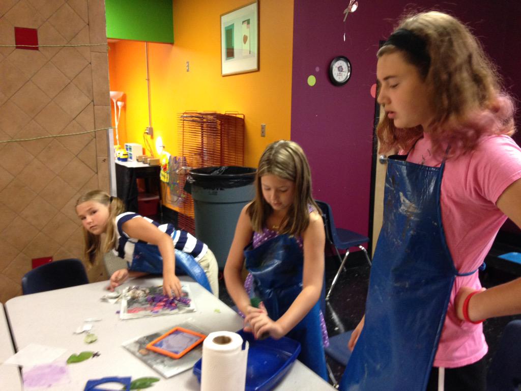 KlmausMaus's tweet photo. They had so much fun they didn't want to leave! #elementaryartcamp #papermaking #recycle @LCABULLDOGS http://t.co/a2MDnWwhv9