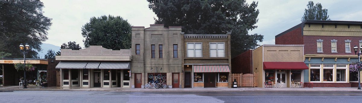 #WaywardPines favorites #productiondesign <a href="/chad_hodge/">Chad Hodge</a> <a href="/blakecrouch1/">Blake Crouch</a> <a href="/MNightShyamalan/">M. Night Shyamalan</a>